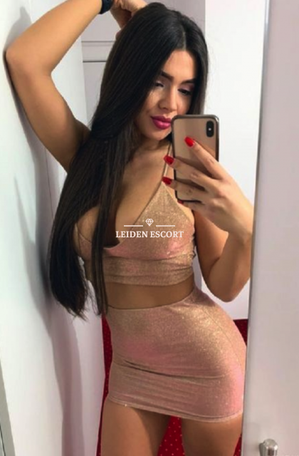 Larissa-Picture